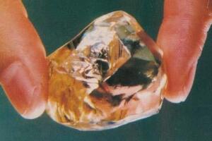 中国所发现的最大钻石，金鸡钻石重281.25克拉(被日本人抢走)
