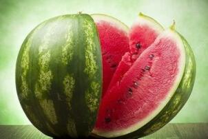 西瓜和桃子能一起吃吗？两者同食并不会相克(并且营养成分互补)