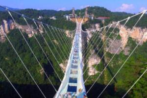 世界上最长的玻璃桥，湖南张家界玻璃桥(全长536米/宽6米)