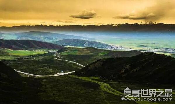 世界上海拔最高的盆地 中国青海柴达木盆地(海拔4000多米)