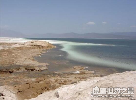 世界上最咸的湖 阿萨尔湖水比死海还咸(含盐量是海水10倍多)