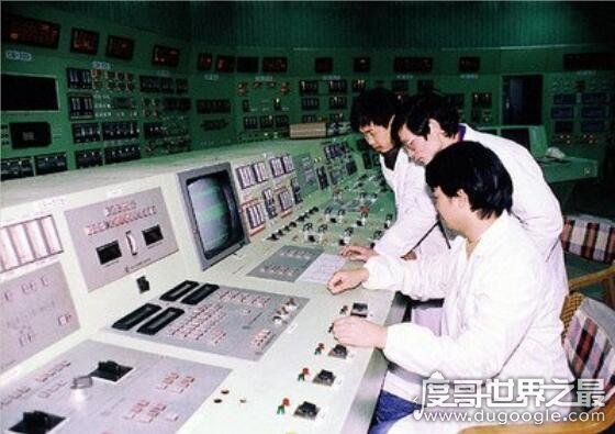 我国第一座核电站是，秦山核电站(中国自行设计/建造/运营)