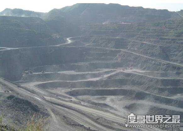 中国最大的铁矿厂，辽宁鞍山铁矿厂(已探明储量超过100亿吨)