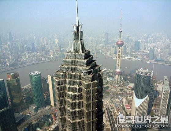 上海金茂大厦多高 高度有420.5米(是上海的第三高楼)