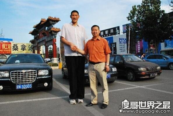 山东菏泽巨人徐福海 26岁身高2.4米(目前中国十大高人排名)