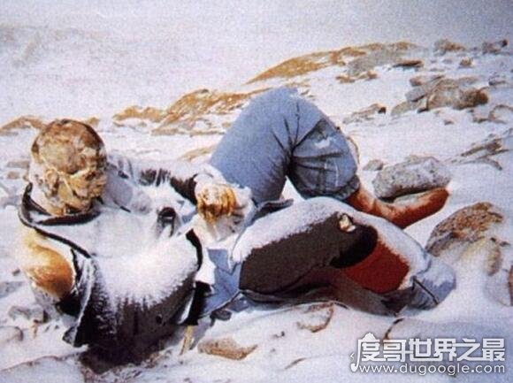 珠穆朗玛峰上有多少死尸，有近300人死在那座美丽又危险的雪山上