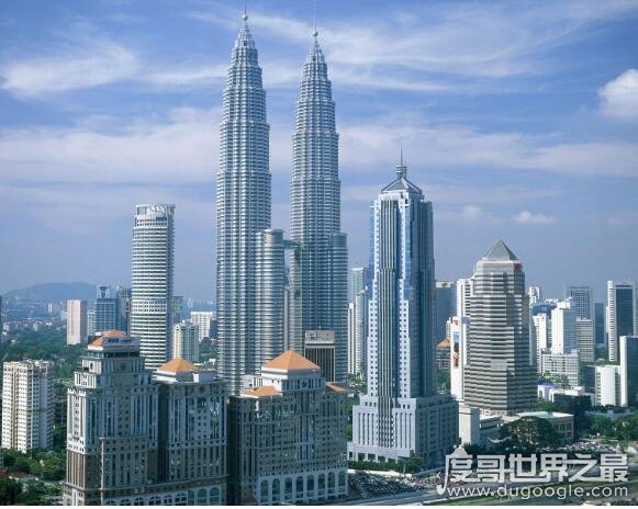 世界上最高的双塔楼 吉隆坡石油双塔(高452米/占地40公顷)