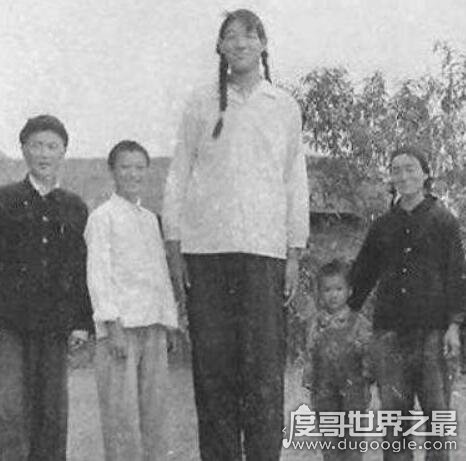 全球史上最高的女性 中国曾金莲2.48米(身患巨人症)