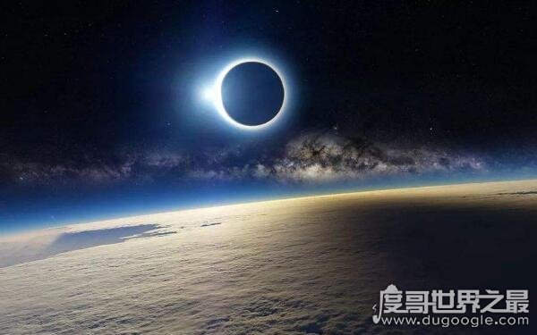 日食发生在什么时候 大多为朔日（月亮运行到太阳与地球之间）