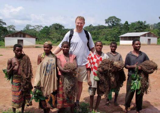 世界上最矮的民族 非洲俾格米人(平均身高1.3致1.4米)