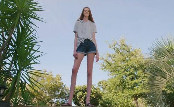 世界上腿最长的美女 16岁女孩马西柯林(腿长1.35米)