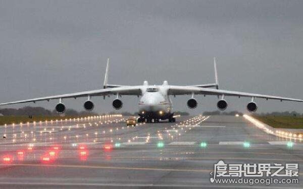 世界上第一大的运输机 货舱最大载重250吨（安-225运输机）