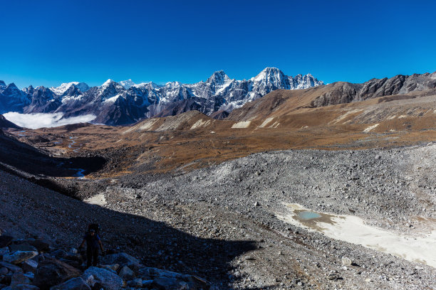 世界上最高大的高原青藏高原 总面积近300万平方公里平均海拔4500米
