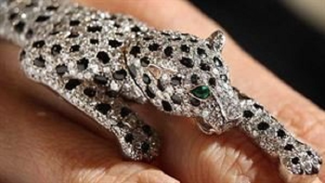 世界上最贵的手链 钻石豹纹手链价值1250万美元(色彩传奇)
