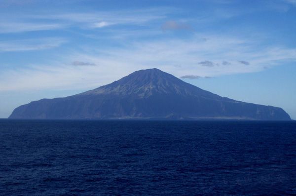 世界上最遥远的岛屿 特里斯坦达库尼亚距最近海岸2816千米