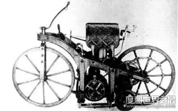 世界上最早的机车 1885年戴姆勒优先发明两轮装置（摩托车之父）