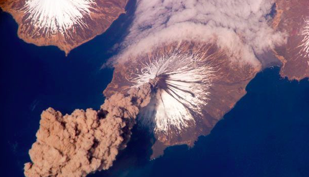 世界十大火山 一生一定要看一次火山喷发（太美了）